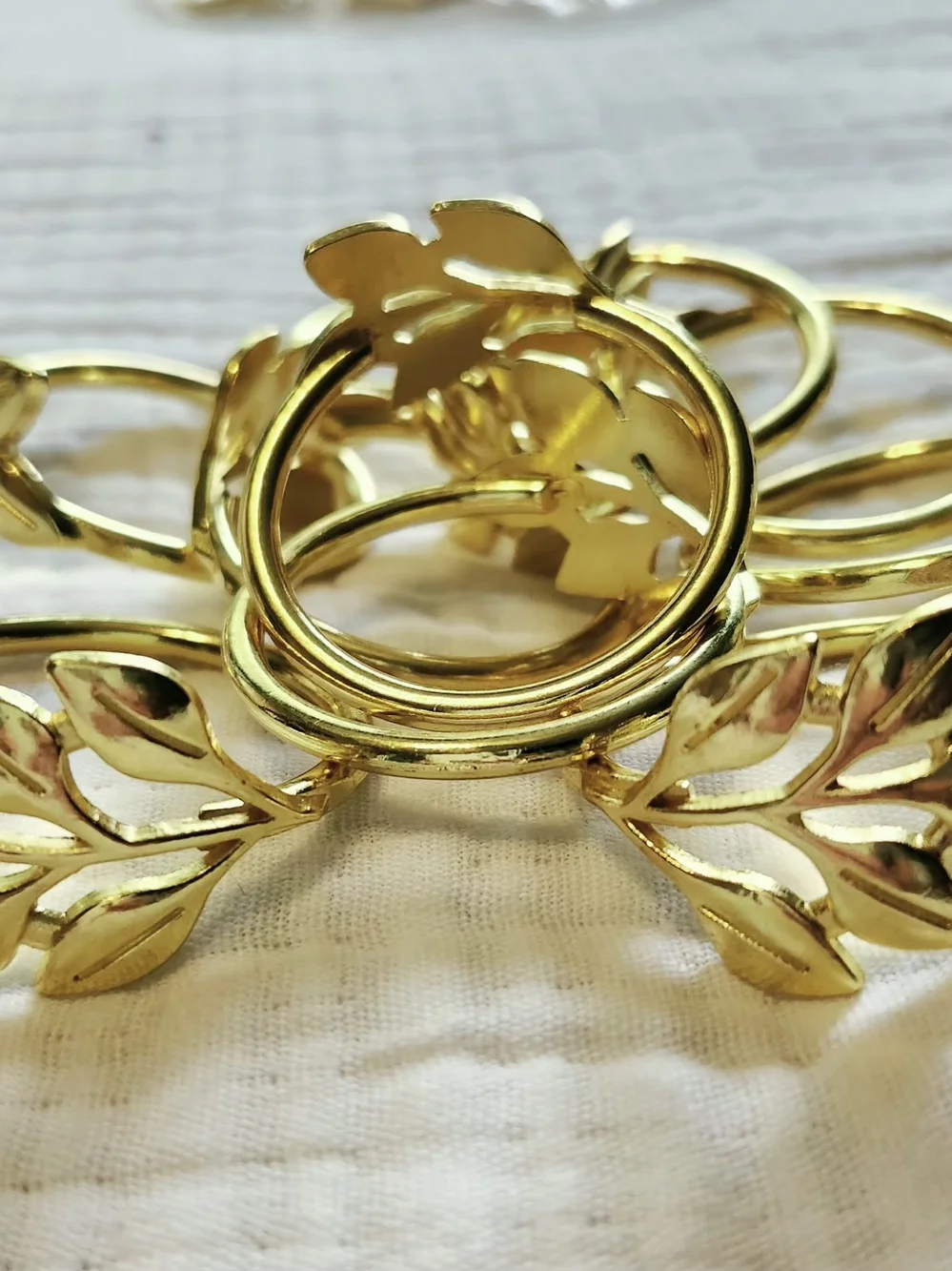 90 Gold Leaf Design Napkin Rings – Elegant Gold Finish
